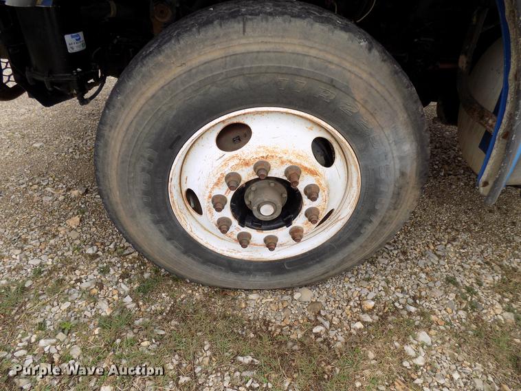 image for item DD3657 2008 Sterling L9500 semi truck