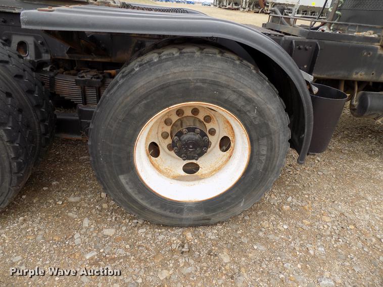 image for item DD3657 2008 Sterling L9500 semi truck