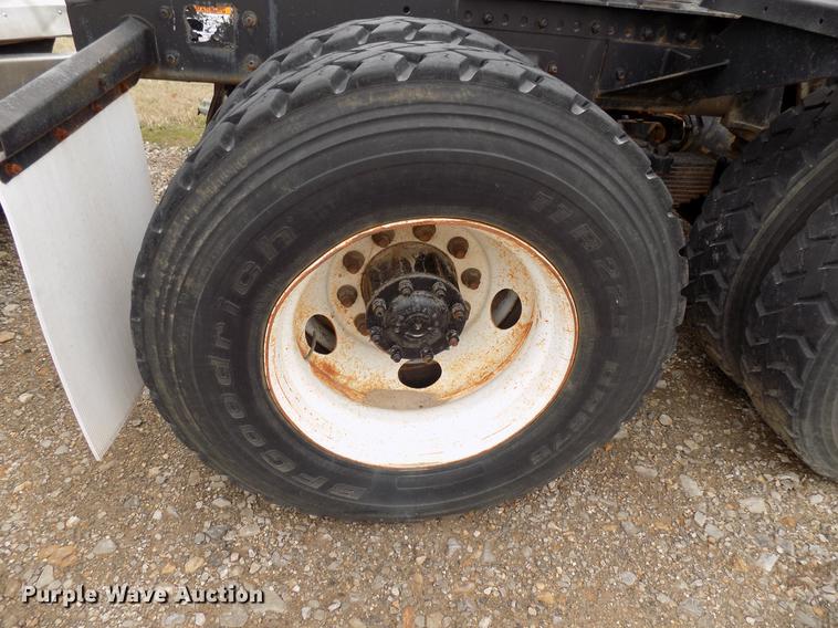 image for item DD3657 2008 Sterling L9500 semi truck