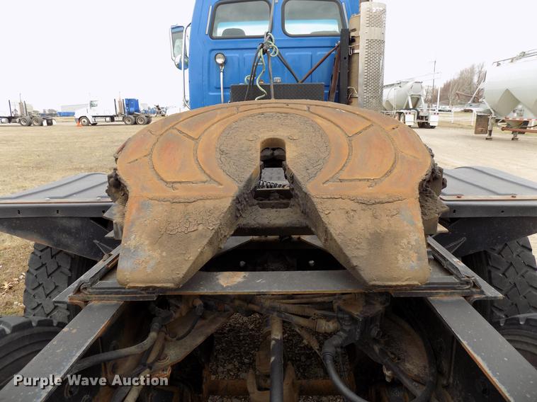 image for item DD3657 2008 Sterling L9500 semi truck