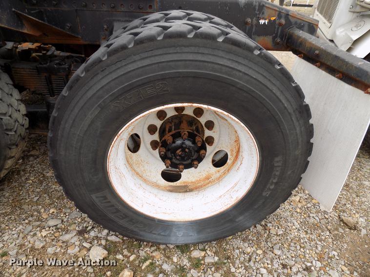 image for item DD3657 2008 Sterling L9500 semi truck