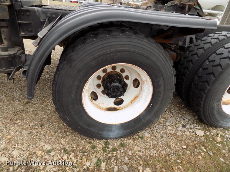 image for item DD3657 2008 Sterling L9500 semi truck