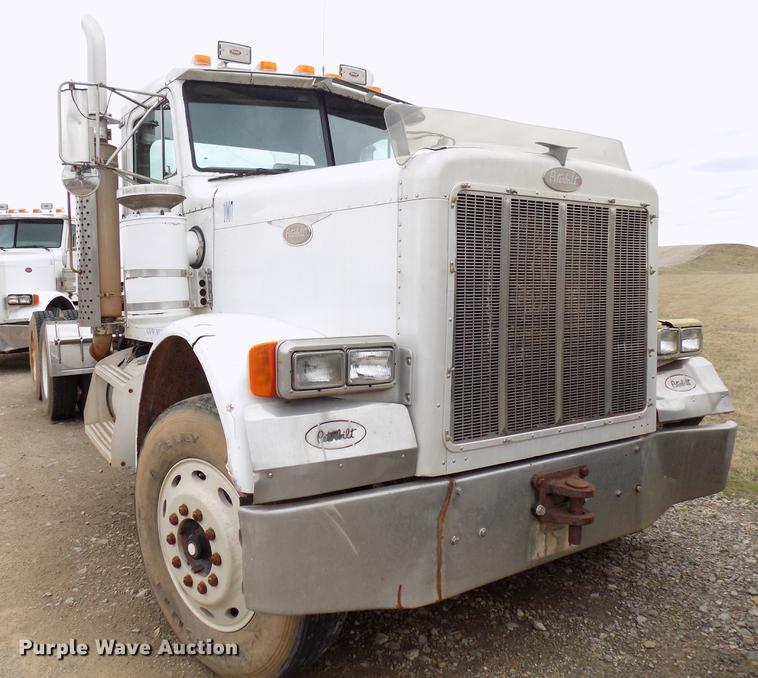 image for item DD3658 2000 Peterbilt 379 semi truck