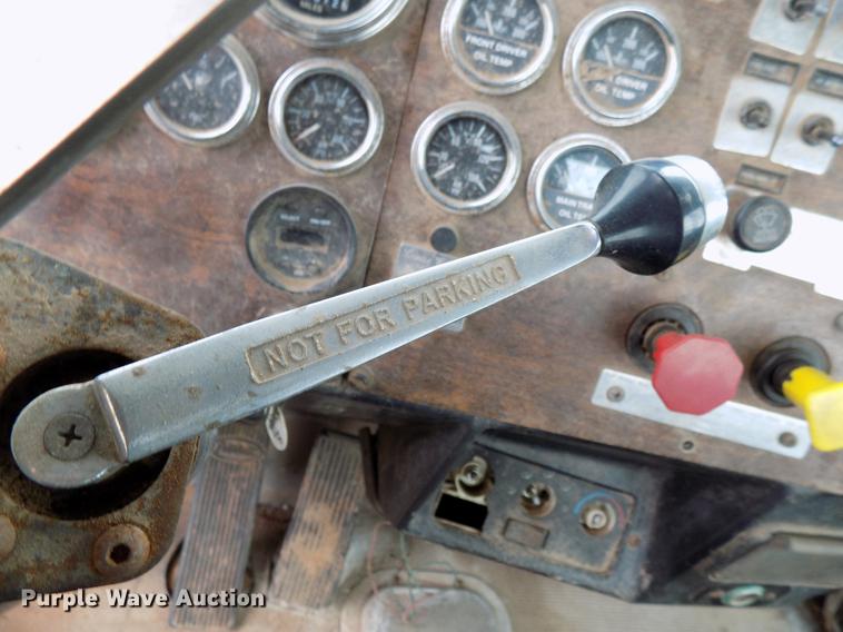 image for item DD3658 2000 Peterbilt 379 semi truck