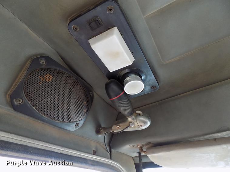 image for item DD3658 2000 Peterbilt 379 semi truck