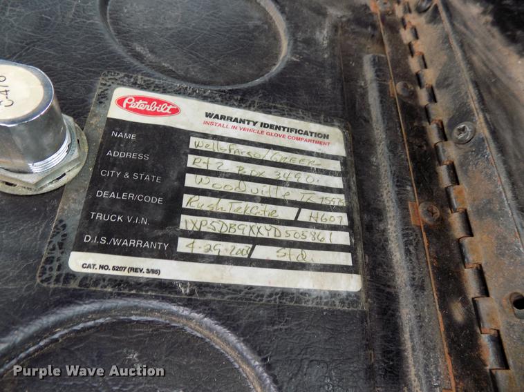 image for item DD3658 2000 Peterbilt 379 semi truck