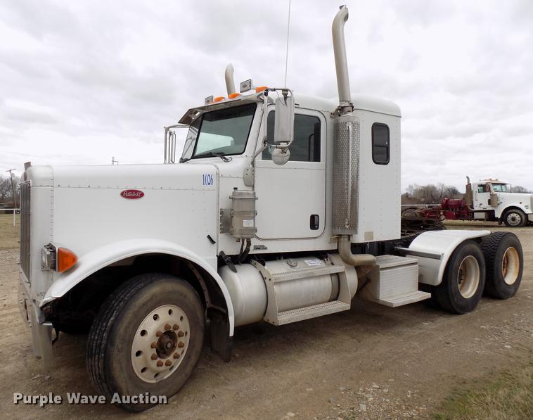 image for item DD3659 2006 Peterbilt 379 semi truck