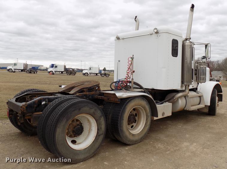 image for item DD3659 2006 Peterbilt 379 semi truck