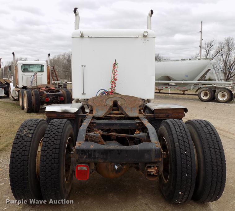 image for item DD3659 2006 Peterbilt 379 semi truck