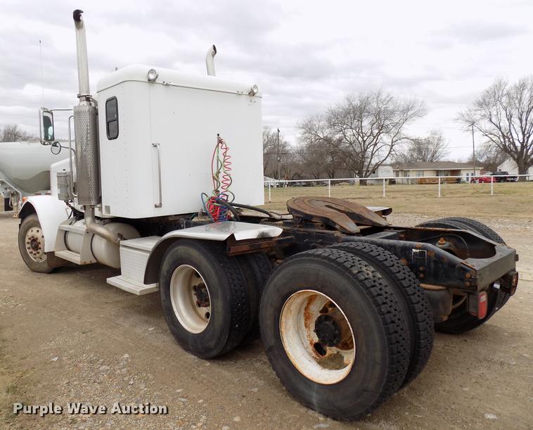 image for item DD3659 2006 Peterbilt 379 semi truck