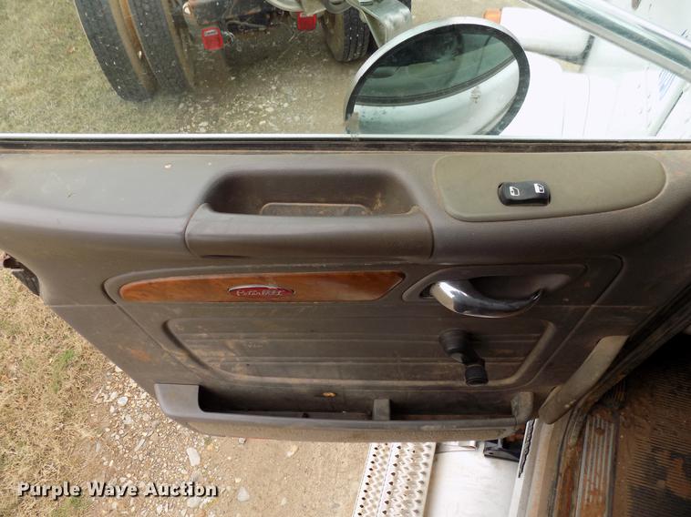 image for item DD3659 2006 Peterbilt 379 semi truck