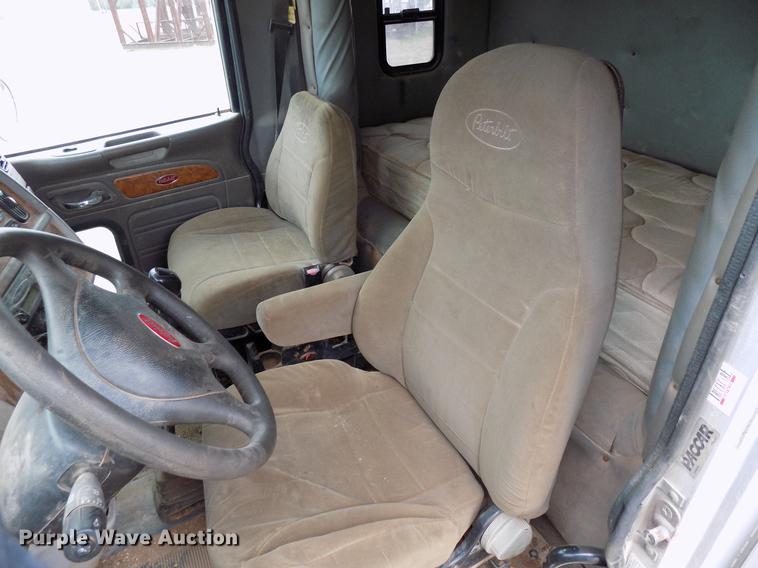 image for item DD3659 2006 Peterbilt 379 semi truck