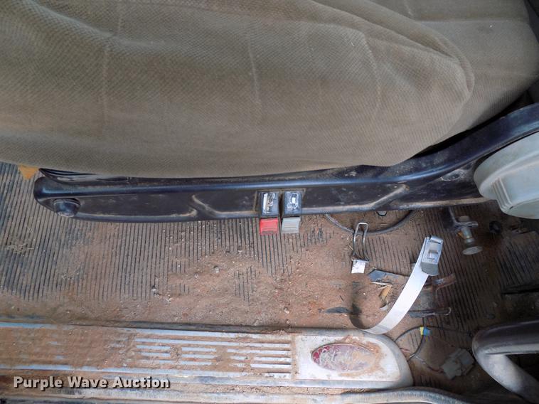 image for item DD3659 2006 Peterbilt 379 semi truck