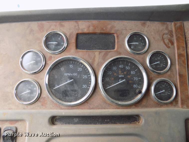 image for item DD3659 2006 Peterbilt 379 semi truck