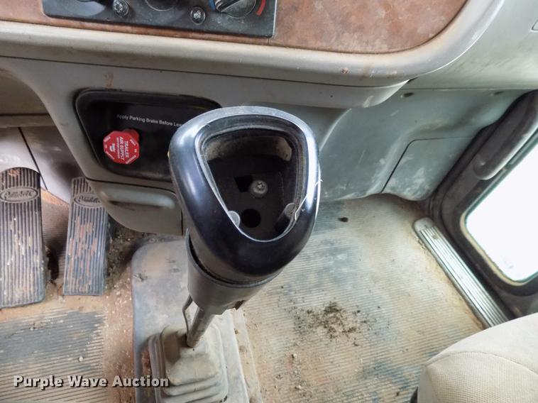 image for item DD3659 2006 Peterbilt 379 semi truck