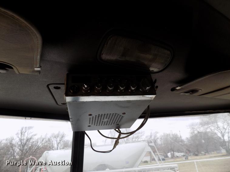 image for item DD3659 2006 Peterbilt 379 semi truck