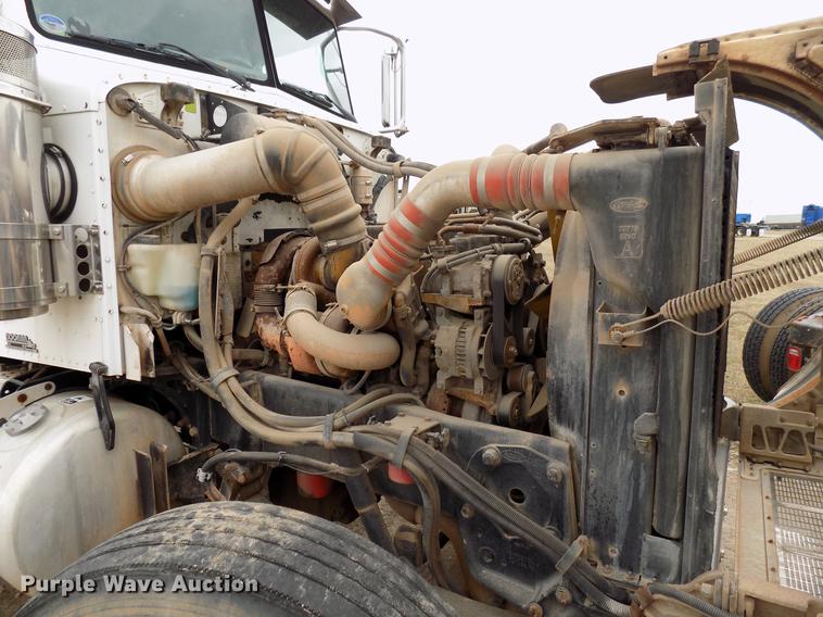 image for item DD3659 2006 Peterbilt 379 semi truck