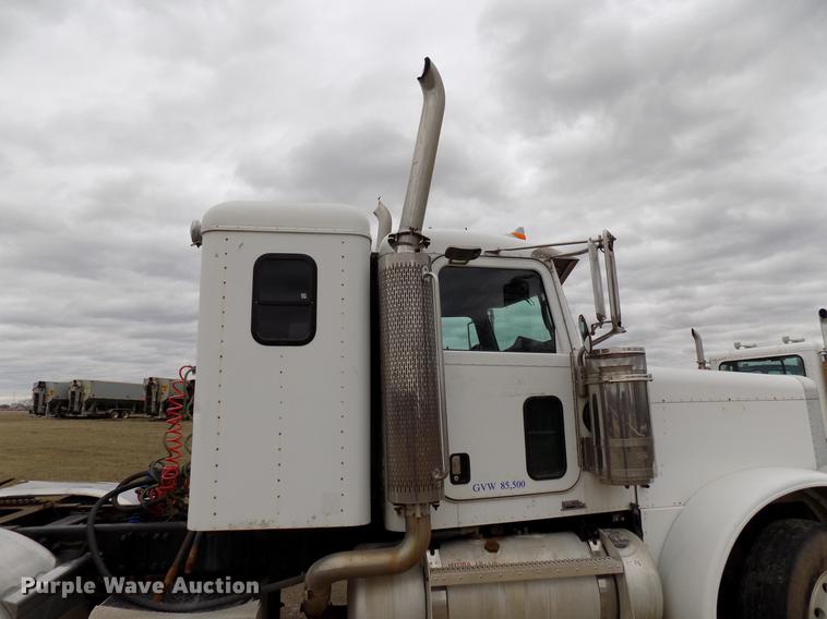 image for item DD3659 2006 Peterbilt 379 semi truck