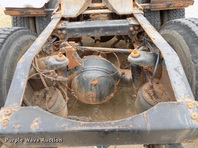 image for item DD3659 2006 Peterbilt 379 semi truck