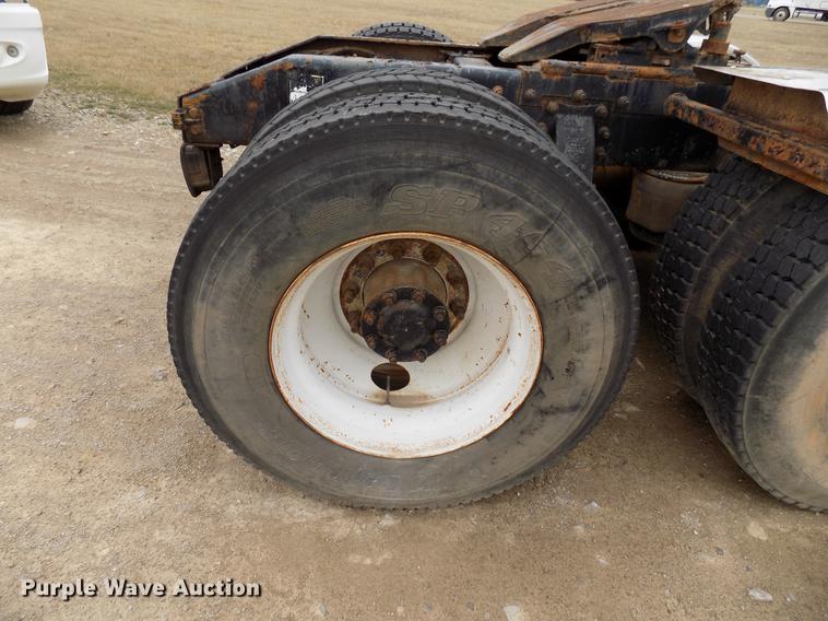 image for item DD3659 2006 Peterbilt 379 semi truck