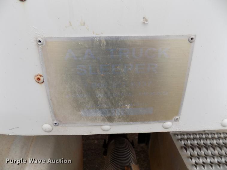 image for item DD3659 2006 Peterbilt 379 semi truck