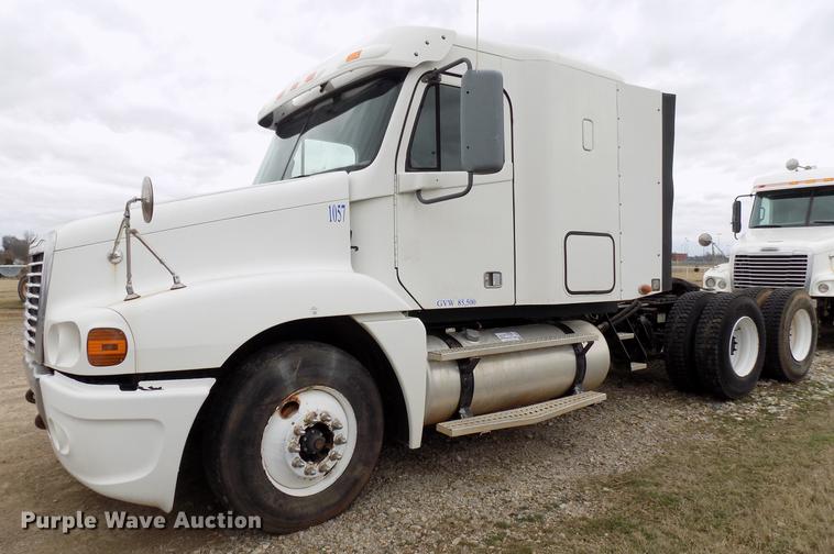 image for item DD3660 2006 Freightliner Century Class semi truck