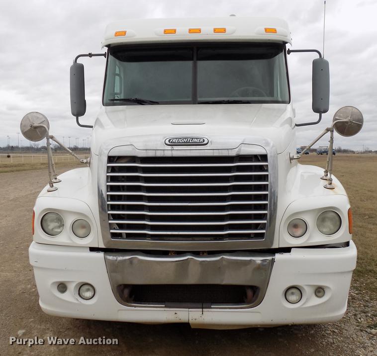 image for item DD3660 2006 Freightliner Century Class semi truck
