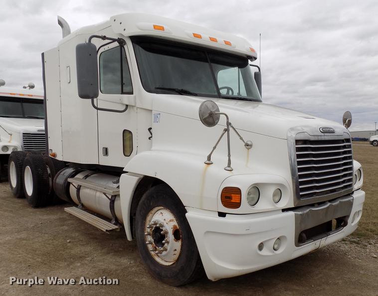 image for item DD3660 2006 Freightliner Century Class semi truck