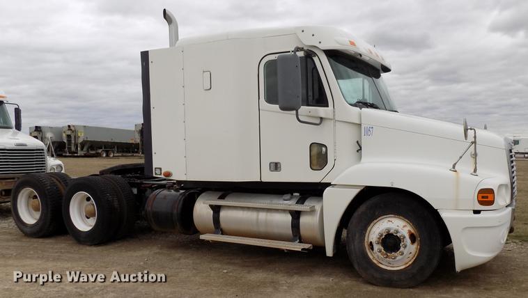 image for item DD3660 2006 Freightliner Century Class semi truck