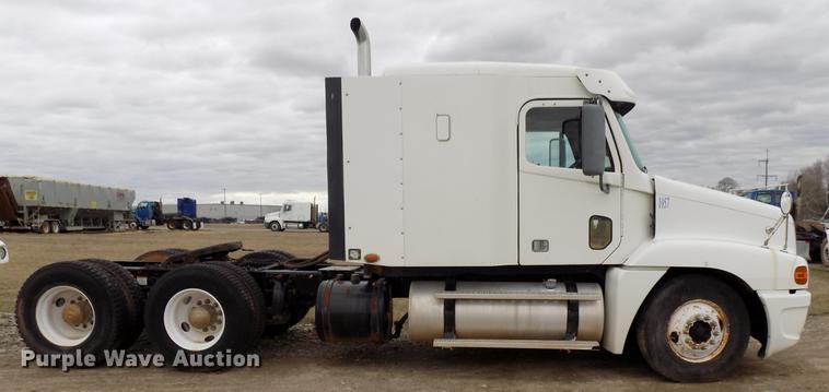 image for item DD3660 2006 Freightliner Century Class semi truck