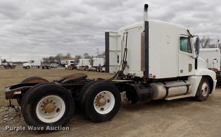 image for item DD3660 2006 Freightliner Century Class semi truck