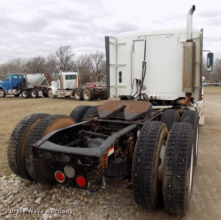 image for item DD3660 2006 Freightliner Century Class semi truck