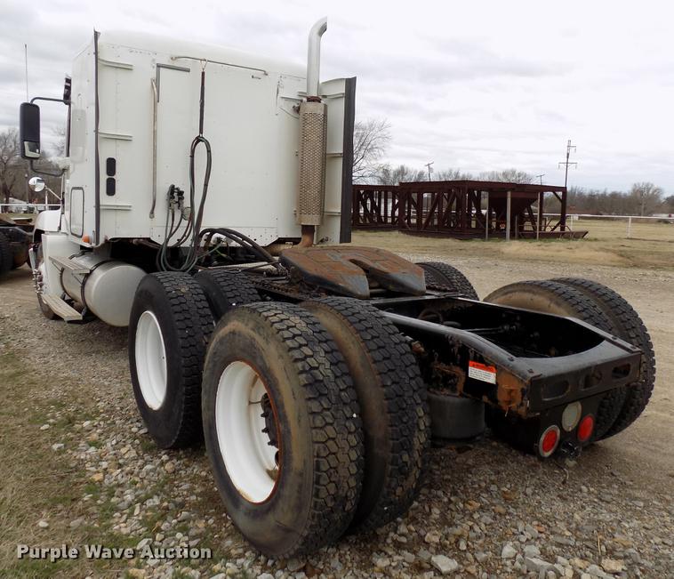 image for item DD3660 2006 Freightliner Century Class semi truck
