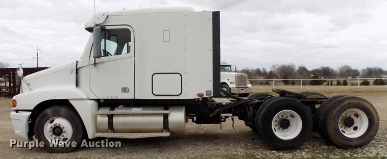image for item DD3660 2006 Freightliner Century Class semi truck