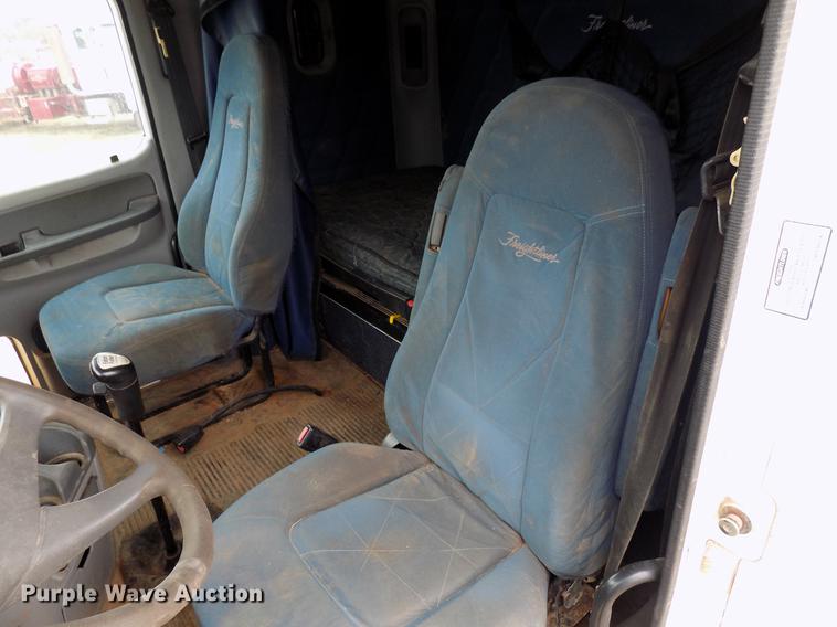 image for item DD3660 2006 Freightliner Century Class semi truck