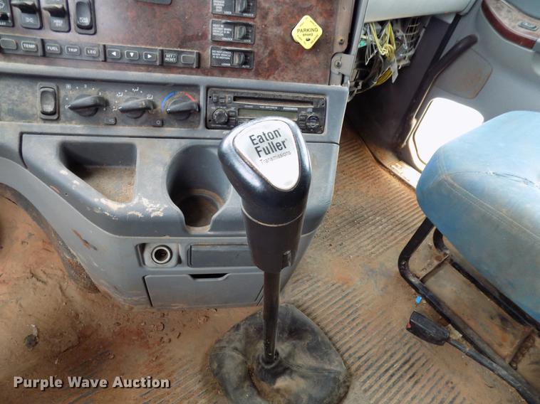 image for item DD3660 2006 Freightliner Century Class semi truck