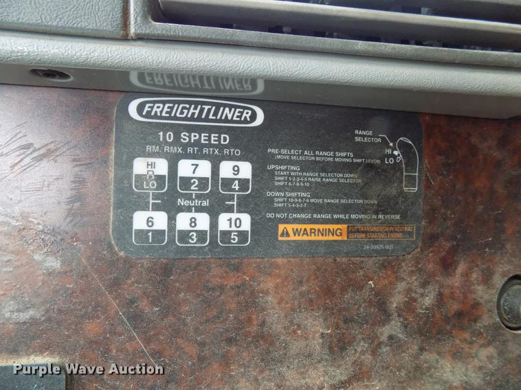 image for item DD3660 2006 Freightliner Century Class semi truck