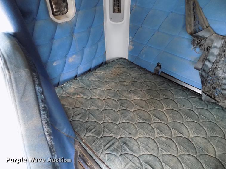 image for item DD3660 2006 Freightliner Century Class semi truck