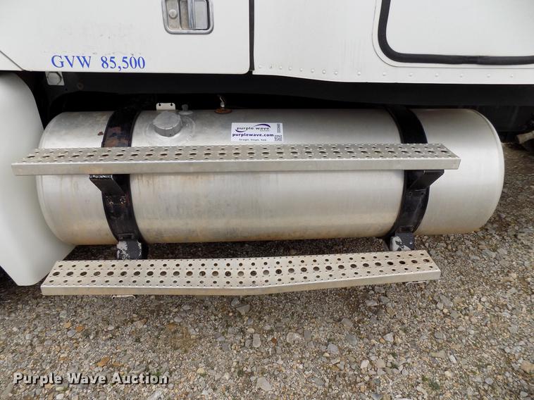 image for item DD3660 2006 Freightliner Century Class semi truck