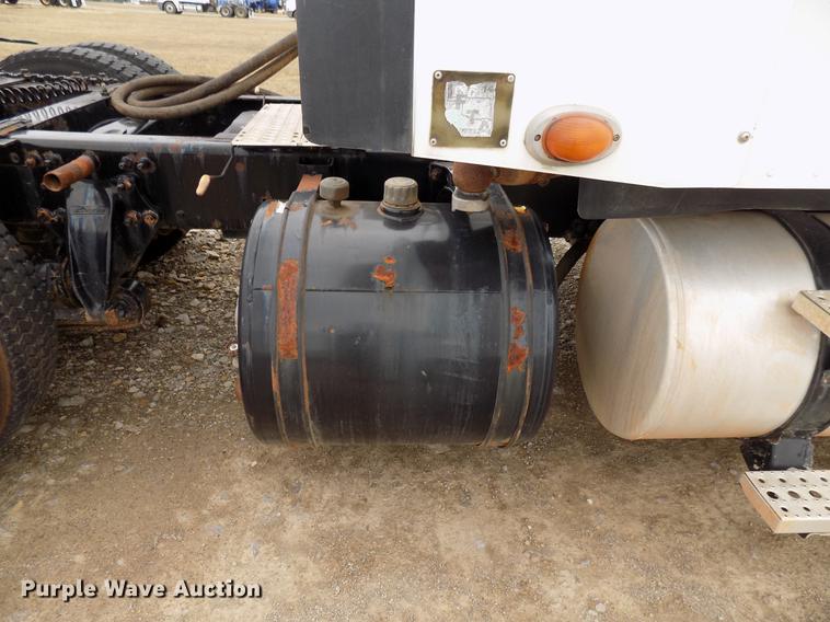 image for item DD3660 2006 Freightliner Century Class semi truck