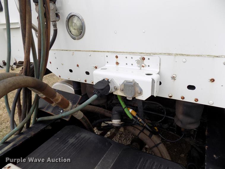 image for item DD3660 2006 Freightliner Century Class semi truck