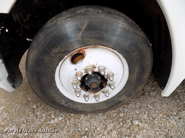 image for item DD3660 2006 Freightliner Century Class semi truck