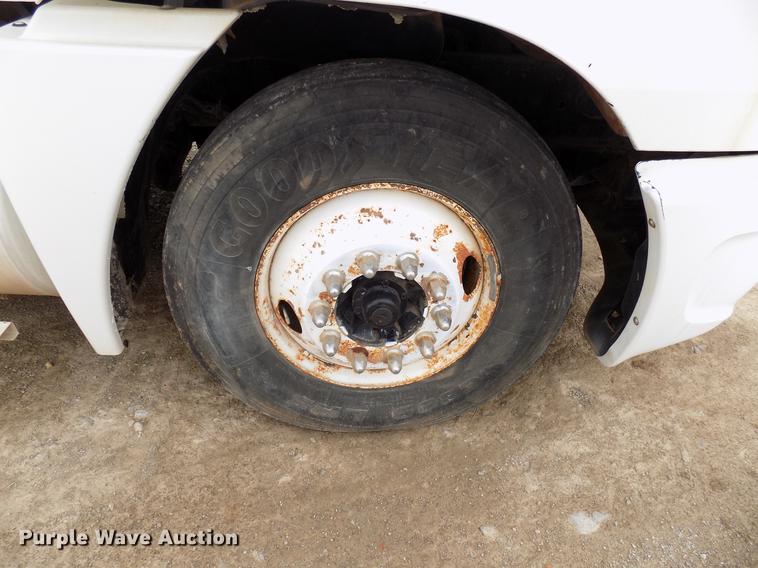 image for item DD3660 2006 Freightliner Century Class semi truck