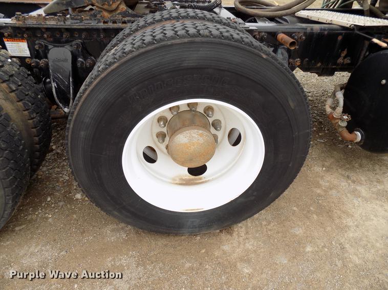 image for item DD3660 2006 Freightliner Century Class semi truck