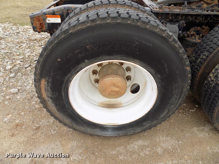 image for item DD3660 2006 Freightliner Century Class semi truck