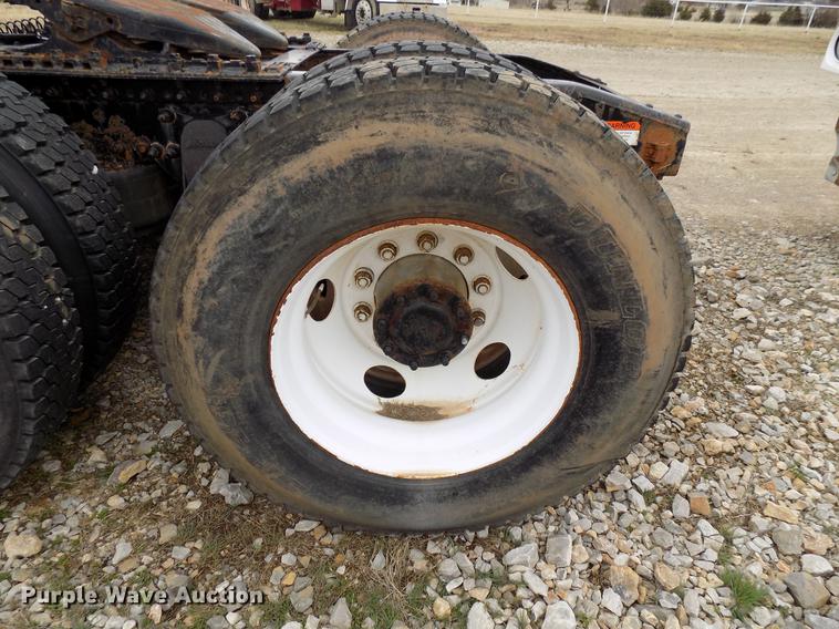 image for item DD3660 2006 Freightliner Century Class semi truck