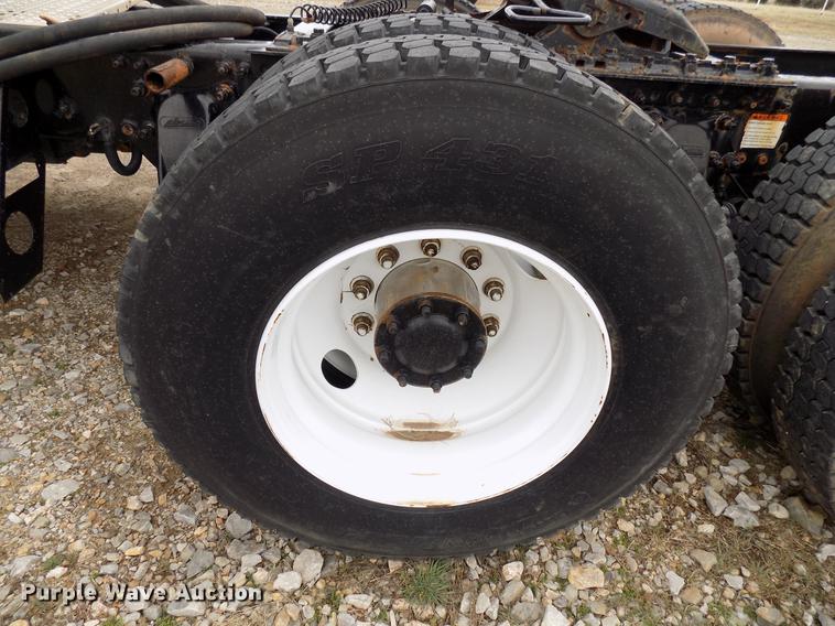 image for item DD3660 2006 Freightliner Century Class semi truck