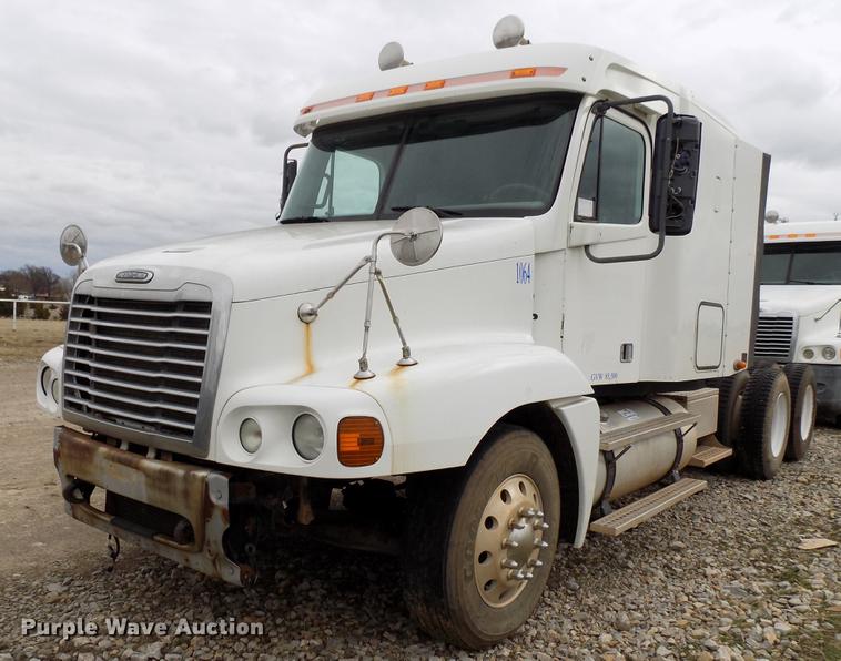 image for item DD3661 2007 Freightliner Century Class semi truck