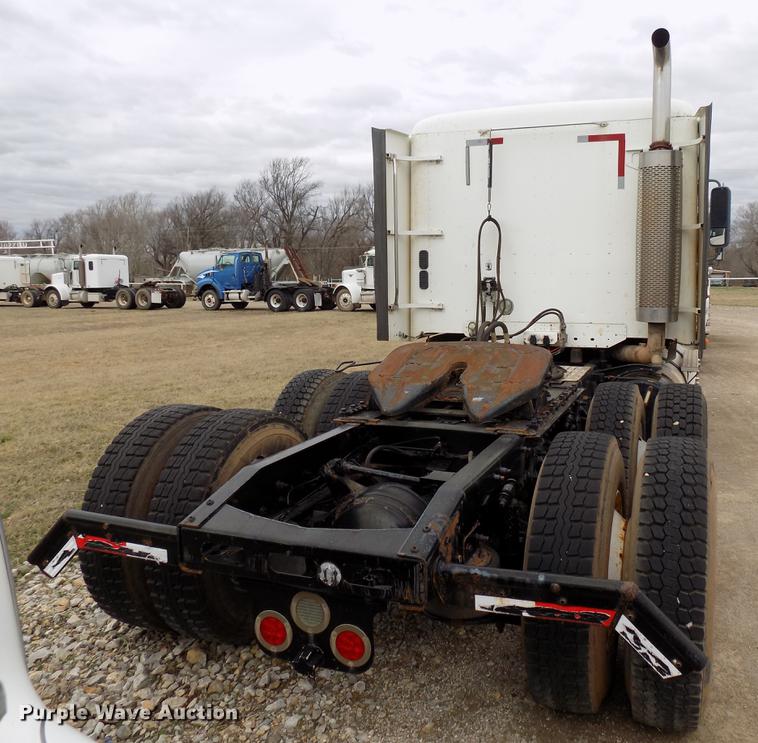 image for item DD3661 2007 Freightliner Century Class semi truck