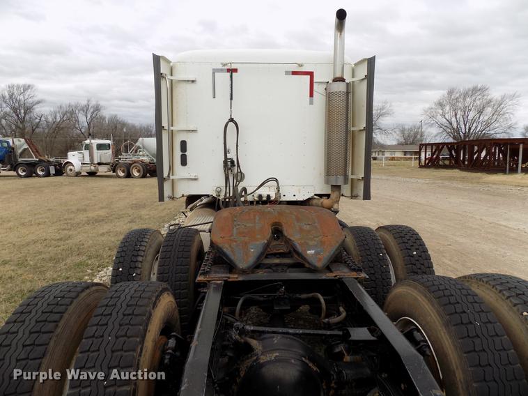 image for item DD3661 2007 Freightliner Century Class semi truck